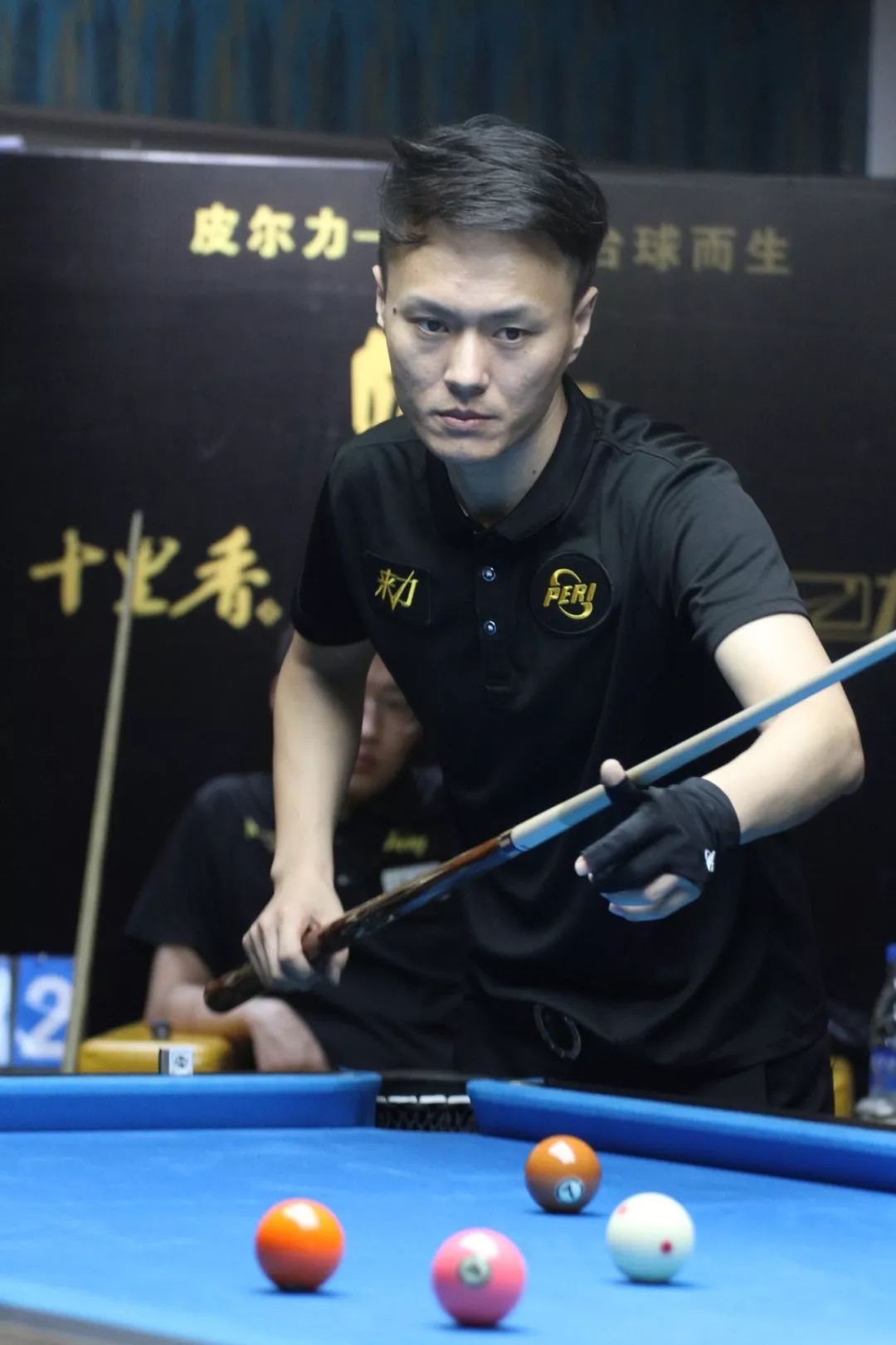 另一位则在 另一位则在